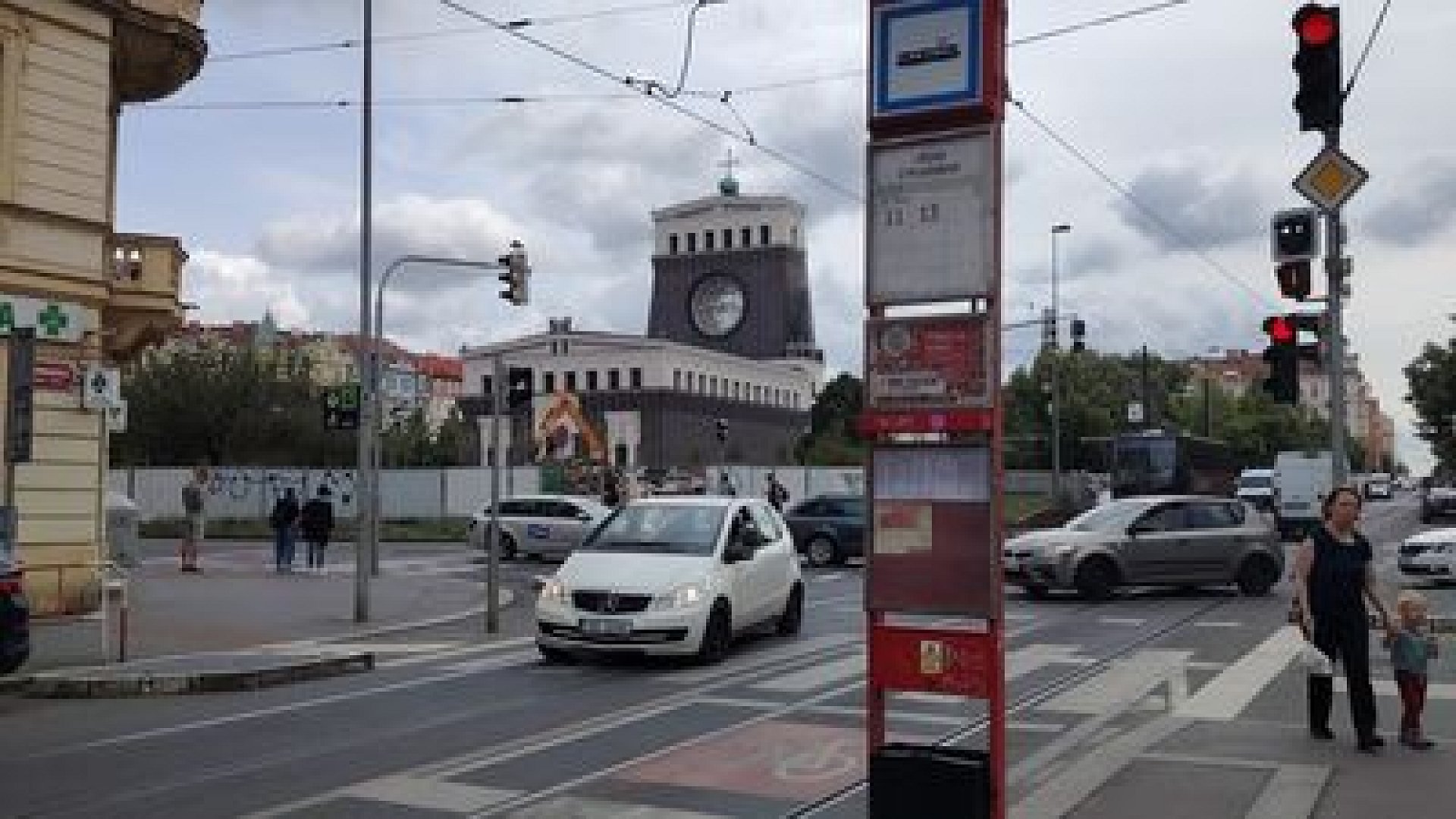 Tramvajová zastávka "Náměstí Jiřího z Poděbrad"